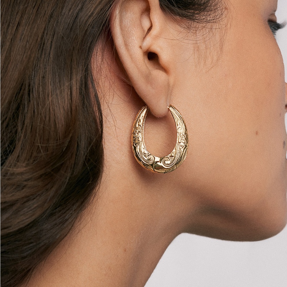 Hey Harper Gold Hoop Daphne Earrings